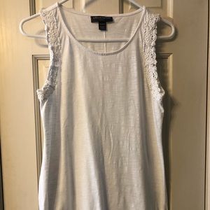 A Pea In A Pod Maternity Tank Top. Size Medium
